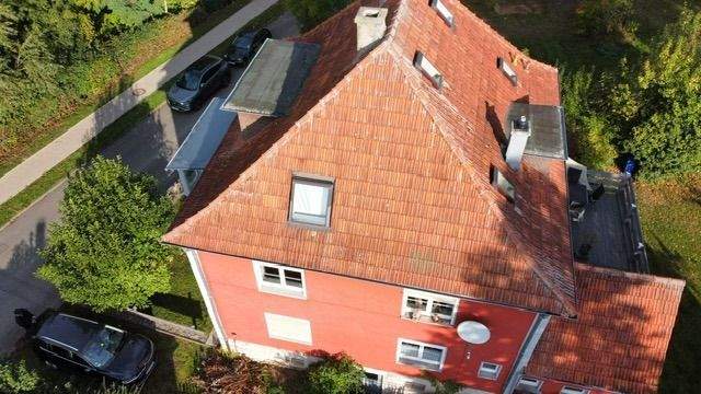 seitliche Hausansicht