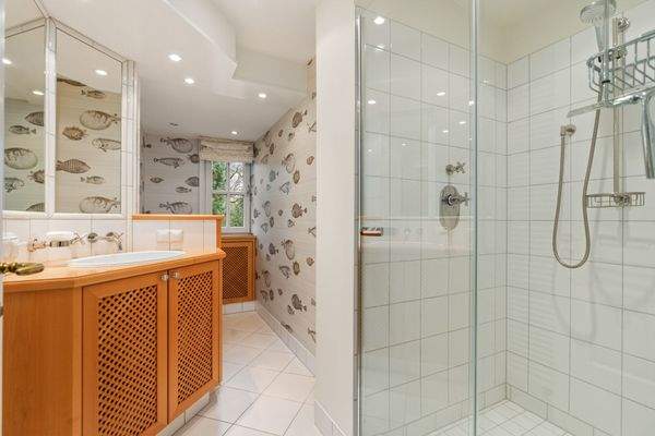 Tageslichtbad (6,39m²) mit Dusche