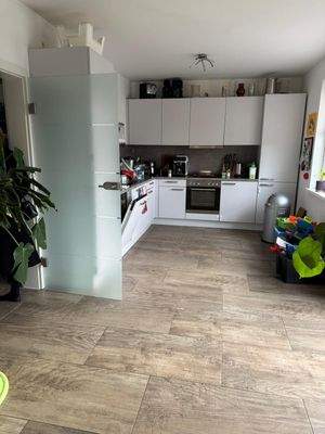 Küche mit Einbauküche.jpg