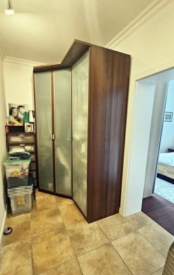 Schrankraum bei Zimmer 1, Hochwertige 3-Zimmerwohnung mit Carport