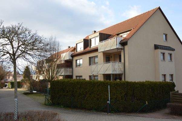 Wohngebäude mit Balkonen