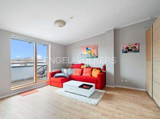 Zimmer mit bodentiefem Fens...