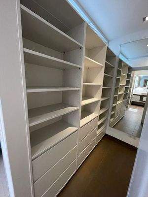 Begehbarer Kleiderschrank