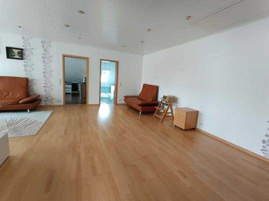 rechts Platz für Küchenzeile