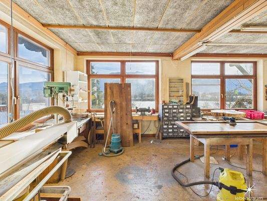 Werkstatt ehemals Gaststätte.