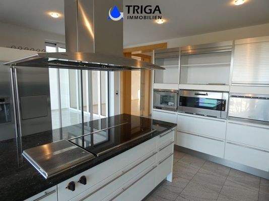 Küche mit Einbauküche 