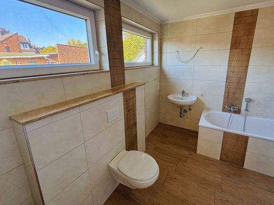 Das kürzlich renovierte Elternbadezimmer...