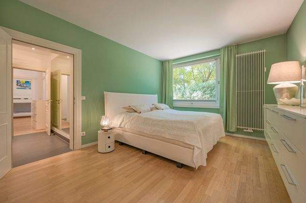 Gemütliches Master-Schlafzimmer