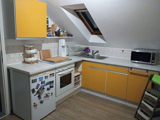 Küche mit Einbauküche (Bild 01)