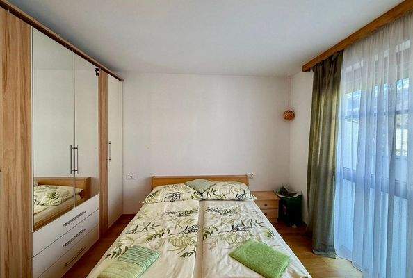 Familienfreundliche Maisonette in Prad, 161 m², 2 Bäder, Balkon, Garten, alles fußläufig.Ampio duplex per famiglie a Prato, 161 m², 2 bagni, balconi, orto, tutto vicino.Spacious family duplex in Prad, 161 m², 2 bathrooms, balconies, garden, central.