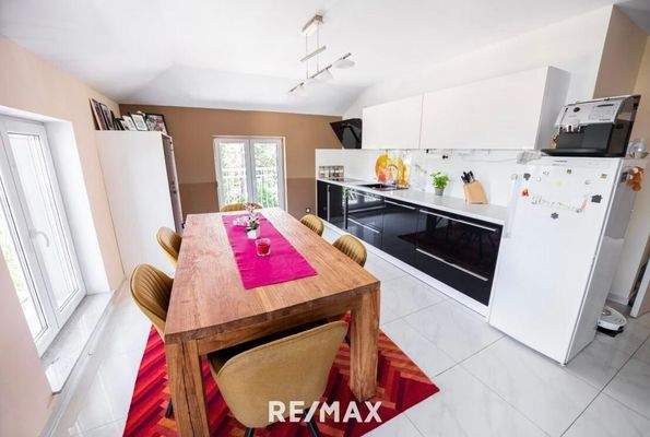 Küche mit Essbereich