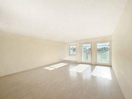 Wohn-/Essbereich mit Balkonzugang