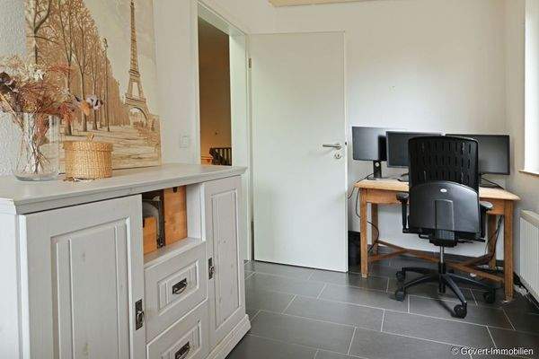 Schlafzimmer mit Arbeitsplatz