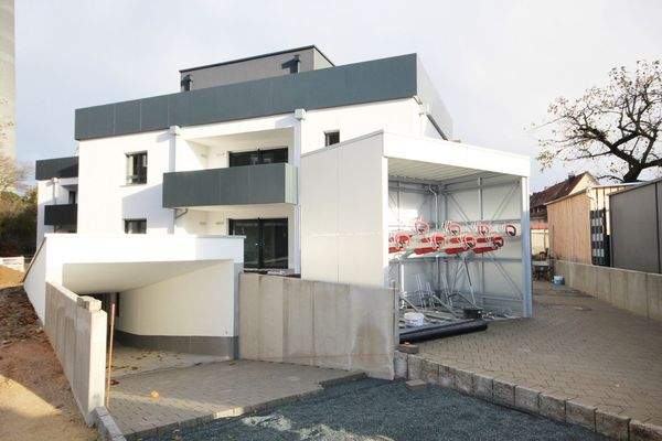 Einfahrt Tiefgarage und Fahrradhaus