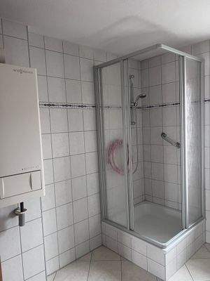 Badezimmer mit Dusche