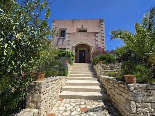 Traditionelle Steinvilla bei Plevriana auf Kreta m