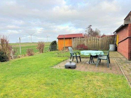 Terrasse-3 mit weiter Sicht über Wiesen und Felder.jpg