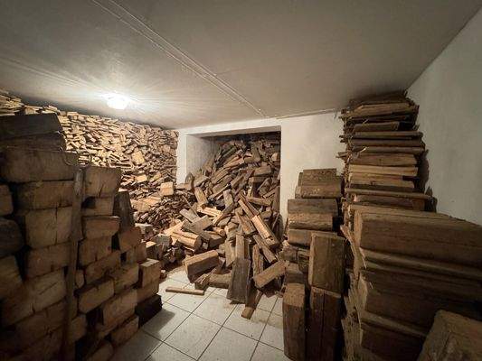 Holzlager Keller