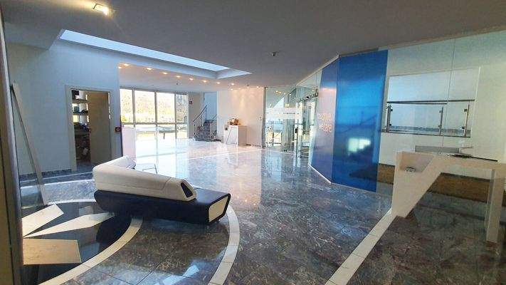 Eingangsbereich OG 2, Großzügige Büroflächen in Kufstein zu mieten