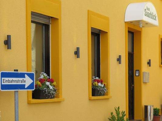 Saarblick Hotel Eingang.jpg