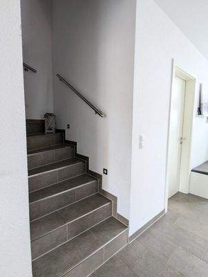 Betontreppe mit Beleuchtung