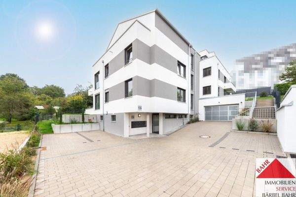 Hausansicht Garageneinfahrt