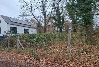 Grundstück und Nachbarbebauung.jpg