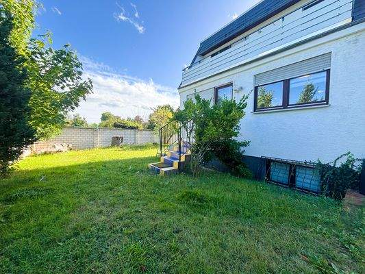 Hausansicht & Garten