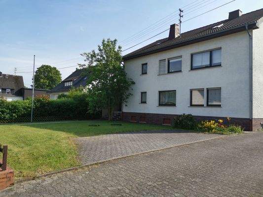 Eingang mt Stellplätzen.jpeg