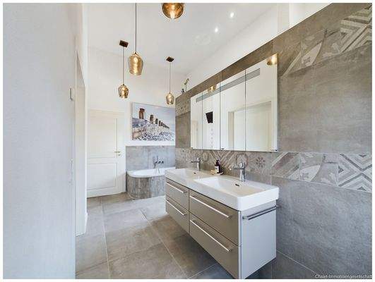 Doppelwaschbecken im Badezimmer