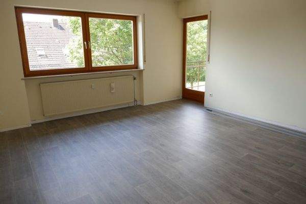 lichtdurchflutetes Wohnzimmer