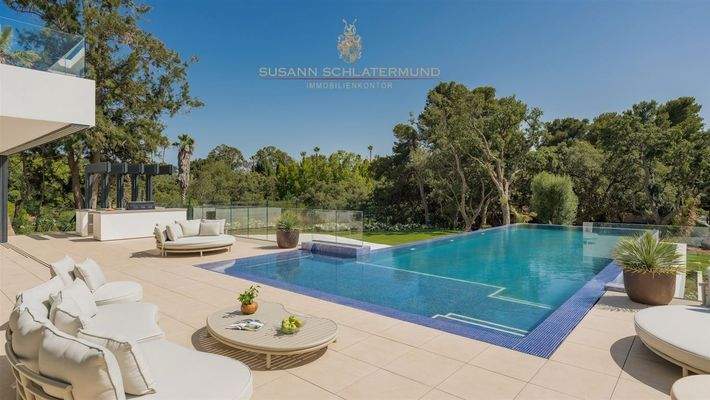 Outdoor Terrassen- und Poollandschaft