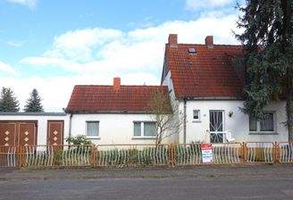 Vorderanischt mit Garage