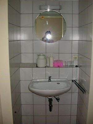 Toilettenvorraum