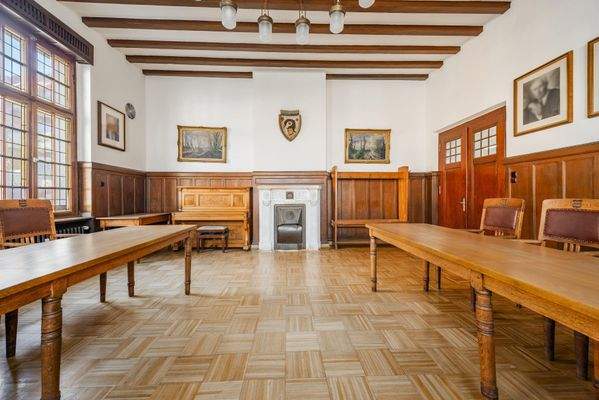 Ratssaal weitere Perspektive