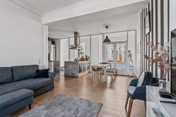 Lichtdurchflutete offene Wohnküche