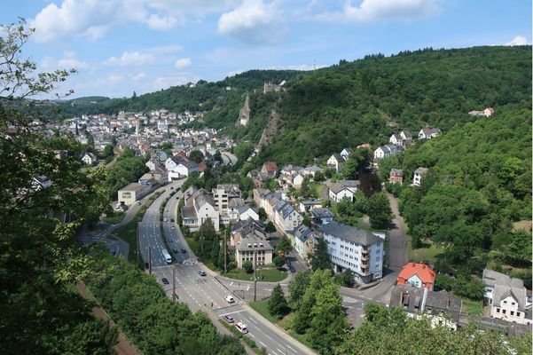 Idar-OBERSTEIN, Neues Schloss und Felsenkirche