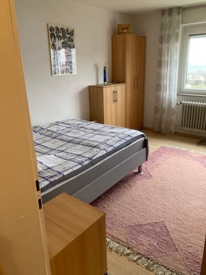 ... hier das größere Zimmer ...