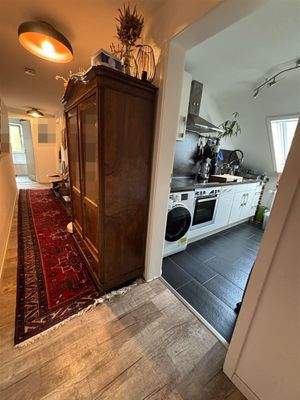 Flur mit Blick in die Küche