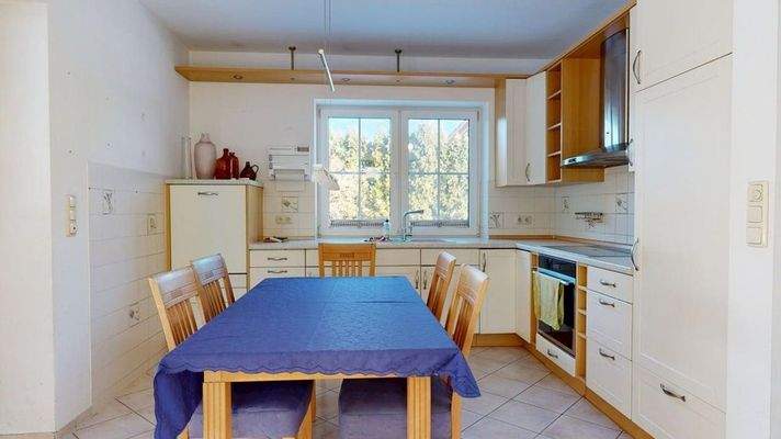 Küche mit Essbereich