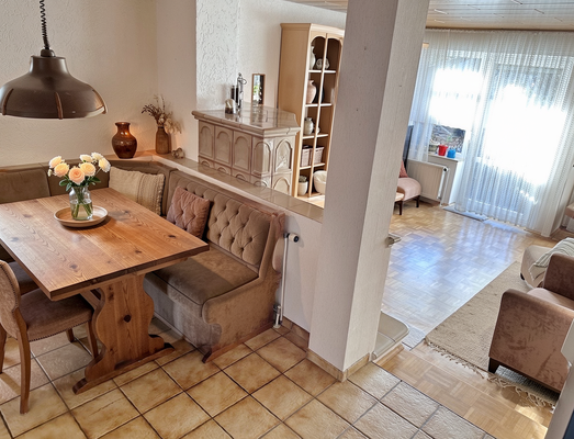 Offener Wohn-/Essbereich.