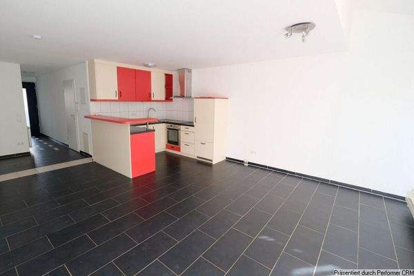 Wohn-Esszimmer mit offener Küche