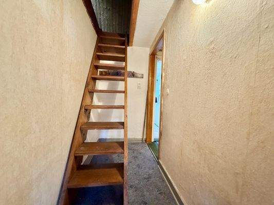 Treppe zum Dachgeschoss