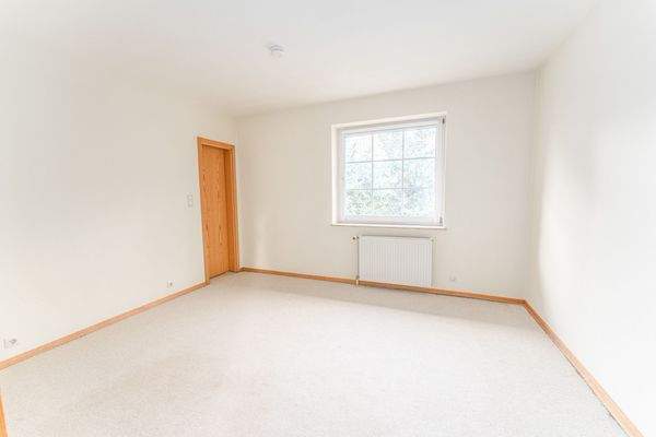 Zimmer im Erdgeschoss, direkter Zugang ins Badezimmer