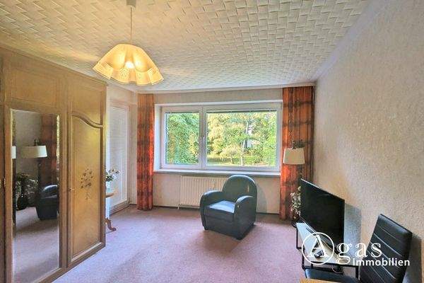 Wohnzimmer mit Balkonzugang