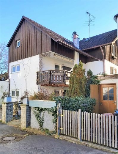 Renovierungsbedürftige 3-Zimmer-Obergeschoss-Wohnung mit großem Balkon, zentrale Lage, in Weilheim