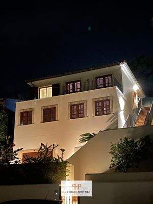 Frontansicht bei Nacht 2