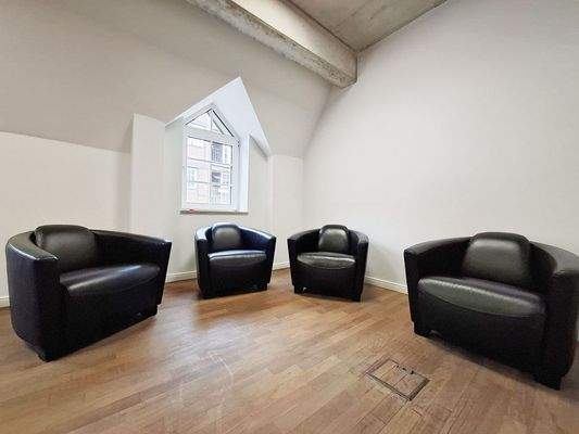 Raum 1 - Pausen- oder Wartebereich Bild 2