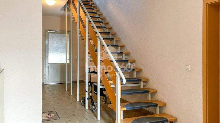 Mehrfamilienhaus / EG