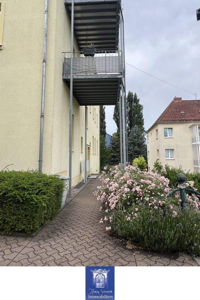 Helle Dachgeschosswohnung mit EBK! - Photo 1